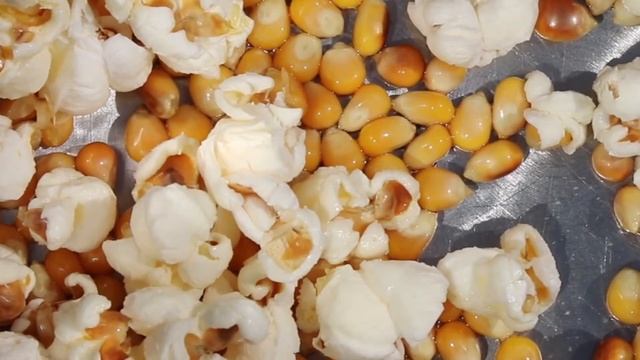 Как делают попкорн. Замедленное видео приготовления смотреть онлайн
