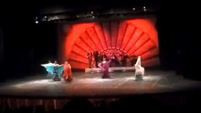 Baile flamenco con chalinas. смотреть онлайн