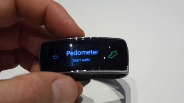 Samsung Gear Fit (Fitnessband) Hands-on смотреть онлайн