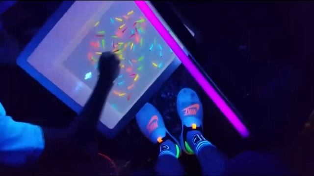 Рыбки светятся ночью??? GloFish рыбки светящиеся в темноте смотреть онлайн