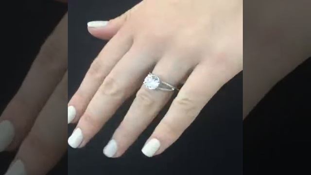 Серебряное кольцо с крупным фианитом смотреть онлайн