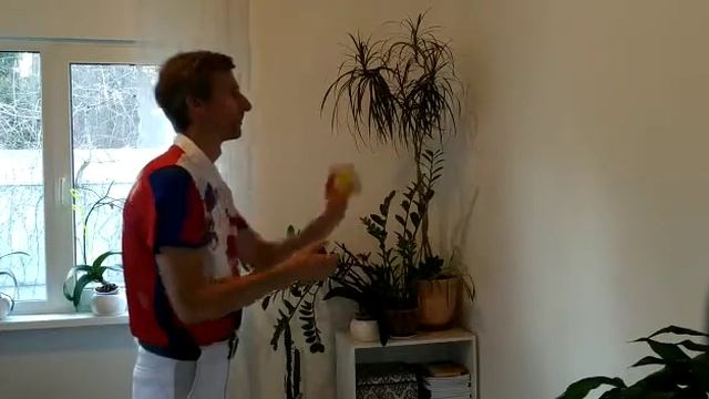 4. Ловля мяча без ловушки, правой бросаем, левой ловим. смотреть онлайн