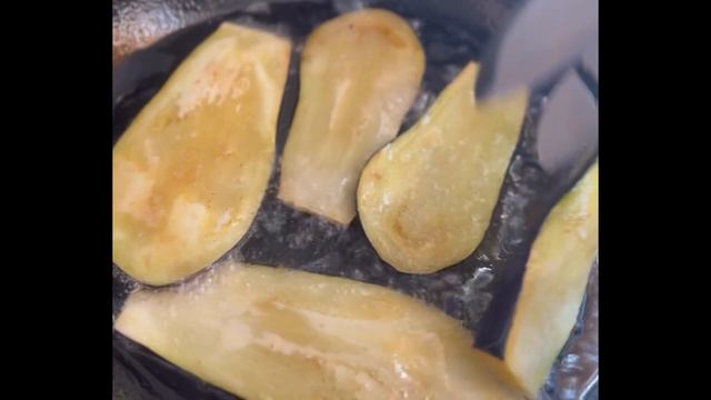 Закуска из баклажанов 🥰🥰#закускаизбаклажан #баклажанырецепт #баклажан #весна смотреть онлайн