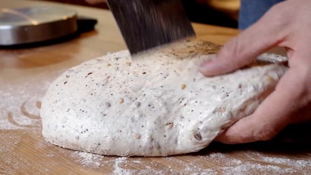 Багеты с семенами и жареным миндалем на закваске смотреть онлайн