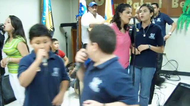 AURORA CANTAN ALEJANDRO AVILA Y JUAN CAMBA смотреть онлайн