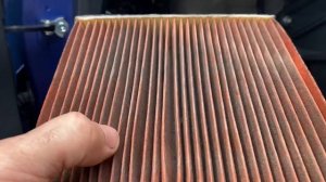 Daihatsu Move  замена салонного фильтра своими руками