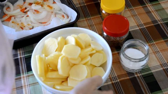 Вкуснейшая картошечка, запеченная в духовке с овощами ♥♥♥ Как запекать картошку смотреть онлайн