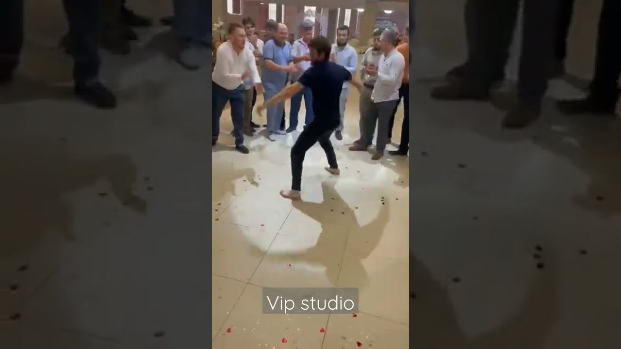 Парень Офигенно танцует #shorts#танец#свадьба смотреть онлайн