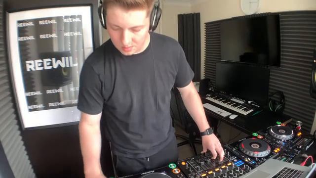 Live DJ stream смотреть онлайн