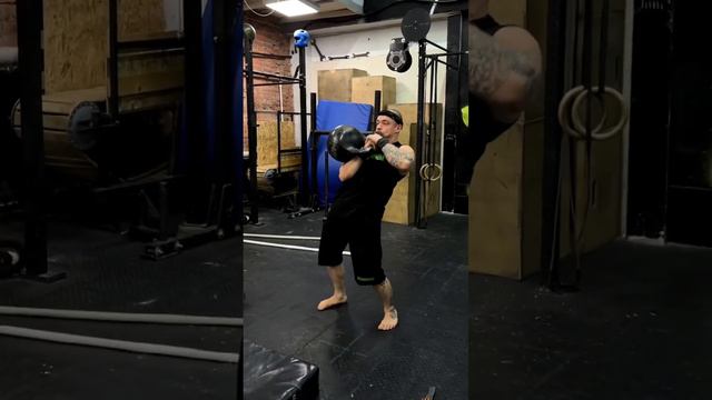 Виктор Блуд толчок гири 80 кг💪 #гордеевскаягиря 🔥 Instagram @gordey.diachenko смотреть онлайн