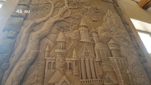 Мастер из Кургана создаёт сказочные замки на стенах домов смотреть онлайн