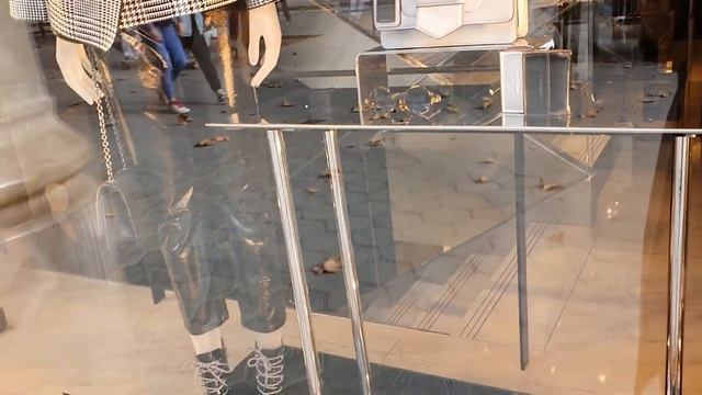 Осенний СтРиТсТаИл Барселоны. Как одеваются испанцы. #Испания #модаистиль