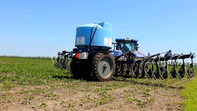 Внесение жидких удобрений Апплекатор Растениепитатель АТ4015 Blu-Jet & ООО Титан-Агро-Спец смотреть онлайн