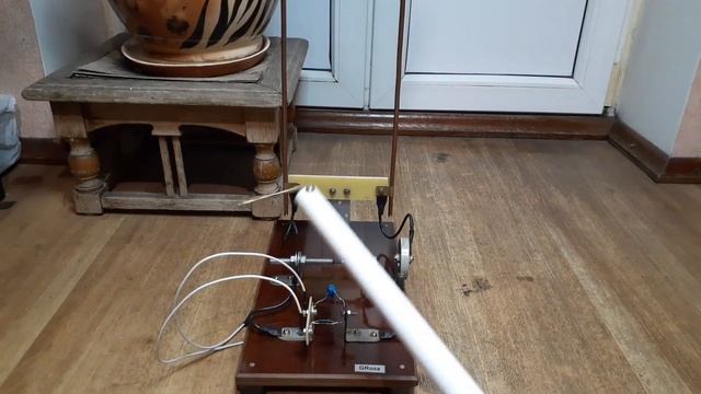 Эксперимент Тесла с U-образной шиной / Tesla hairpin circuit смотреть онлайн