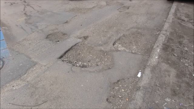 Разбитый участок дороги на 50 лет Октября смотреть онлайн