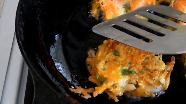 Видео - Куриное филе в кляре с морковкой - жарка смотреть онлайн