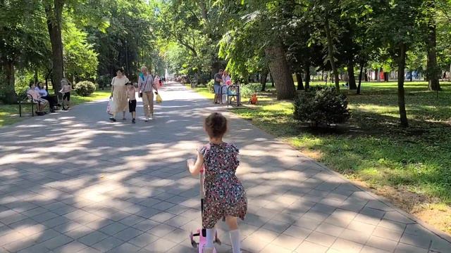 Летний день в Чистяковской роще в городе Краснодар 02.07.2023г. Где отдохнуть в Краснодаре. смотреть онлайн