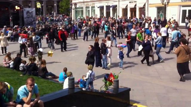 ПРАЗДНОВАНИЕ ДНЯ ПОБЕДЫ В МОСКВЕ 09 МАЯ 2015. КУЗНЕЦКИЙ МОСТ смотреть онлайн