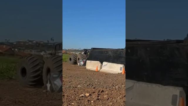 МОНСТР ТРАК смотреть онлайн