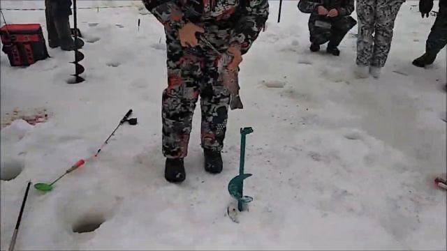 Субботняя рыбалка на Верхнем. Клёвое место Лосиный остров. смотреть онлайн