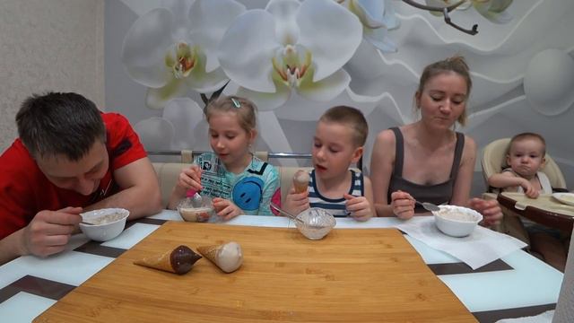 МУКБАНГ ДОМАШНЕЕ МОРОЖЕНОЕ 🔥 против МАГАЗИННОГО 🔥 сравниваем вкусы #icecream #StepFamily #mukbang