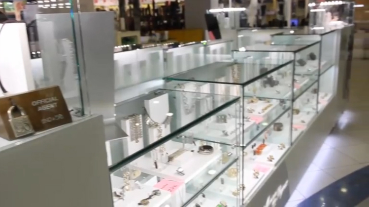 Торговый остров для ювелирной продукции La Maison Des Bijoux