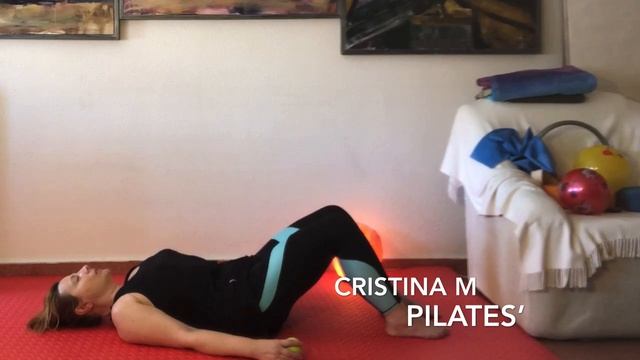 Pilates con Cristina M 15/ Soltar hombro-dorsal y Automasaje con pelota para hombro-dorsal смотреть онлайн