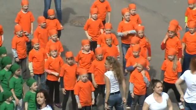 Флешмоб детского сада №64 - танец смотреть онлайн