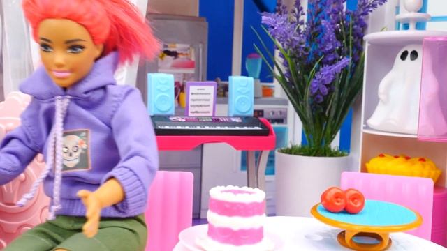 Барби и дом с привидениями! Чем закончилась пижамная вечеринка? Смешные видео для девочек смотреть онлайн