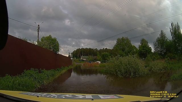 Форсирую затопленную дорогу в Новой Слободе 05.06.2020 смотреть онлайн