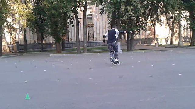 На роликах спиной вперед. ВДНХ 2015 смотреть онлайн