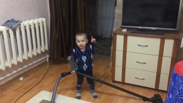 Как делать, Уборку комнаты с пылесосом Samsung... смотреть онлайн