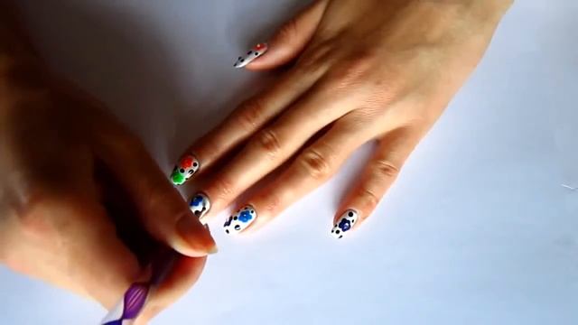 Дизайн ногтей. Модный цветочный маникюр. смотреть онлайн