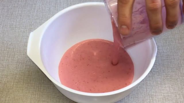 Готовим вкусное клубничное мороженое с йогуртом в мороженице/Ice cream with strawberries and yogurt смотреть онлайн