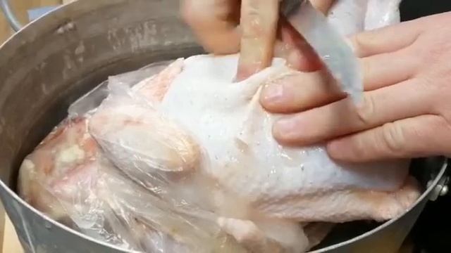 Вот чем нас кормят. Силиконовая курица. Будьте осторожны! смотреть онлайн