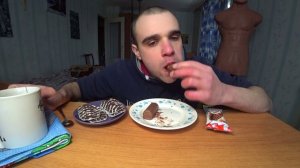МУКБАНГ/АСМР СЛАДОСТИ : Kinder Maxi King/CHOCO PIE/ГЛАЗИРОВАННЫЕ СЫРКИ//ЧАЙ/EATING/ASMR/Mukbang#437