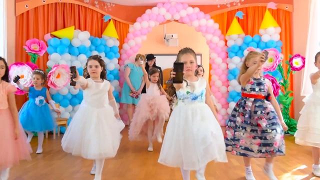 Сделаем селфи танец