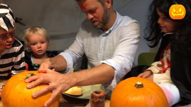Family time. Halloween! Готовим СТРАШНЫЕ тыквы всей семьей! смотреть онлайн