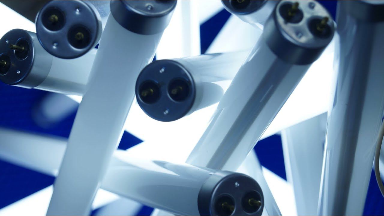 Это сможет каждый. Простая переделка любого светильника с лампами дневного света на светодиоды LED смотреть онлайн