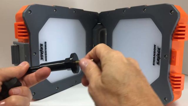 Swanson Savage 99R10RECHG Folding Job Site 20 watt Light with 1500 Lumens смотреть онлайн