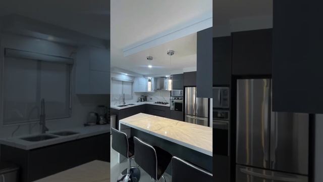 Стильная кухня в темном цвете #shorts #кухни #стильныекухни смотреть онлайн