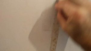 Как удалить остатки клея двустороннего скотча с окрашенной водоэмульсионной краской стены