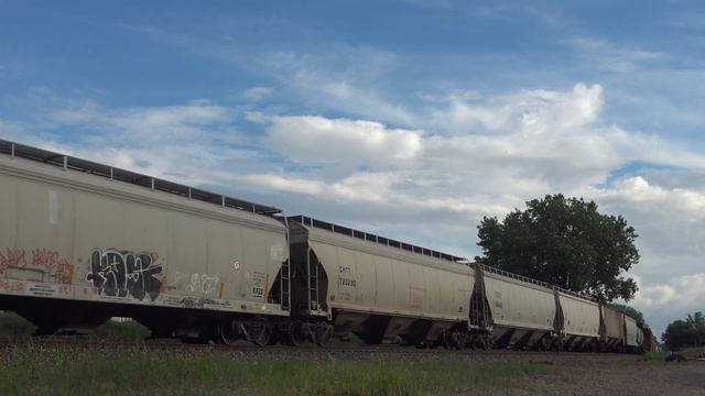 2021 Summer Road Trip, Part Six. UP and BNSF Trains at Paola, Kansas. смотреть онлайн