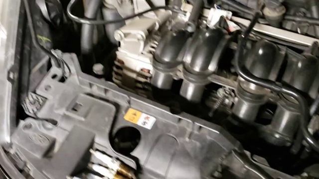 2014 Ford Fiesta SE 1.6 cambio de bujias. смотреть онлайн
