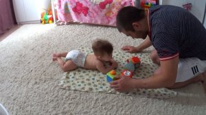 Что умеет ребёнок в 4 месяца