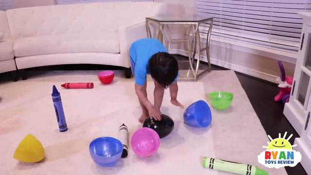 Ryan Learn colors with Giant Crayons and opens huge surprise eggs with toys смотреть онлайн