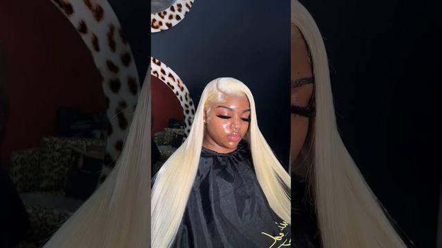 The striking blonde shade and sleek straight style combine to create a head turning appearance?? смотреть онлайн