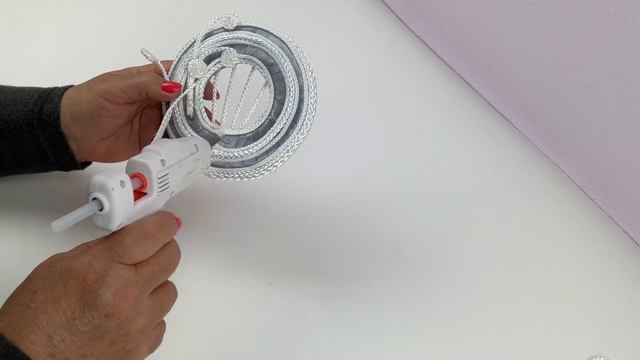 Из атласной ленты и верёвок сделала красивое панно на стену своими руками МК/DIY Wall Decor смотреть онлайн