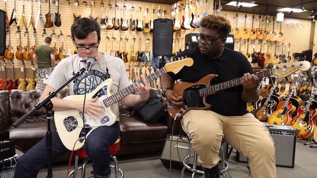 Fender Johnny Marr Jaguar Olympic White | Guitar of the Day - Noe Socha смотреть онлайн