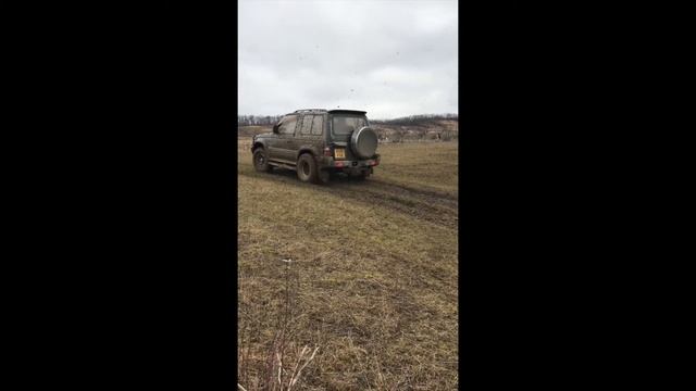 Mitsubishi Pajero 2.5 Turbo Diesel Engine Mudding in Slow Motion смотреть онлайн